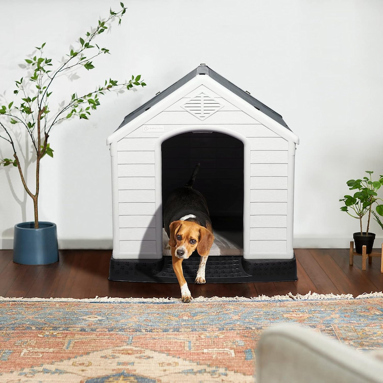 Lemberi Durable Waterproof Plastic Dog House